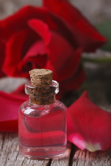 Can rose water clear acne?
