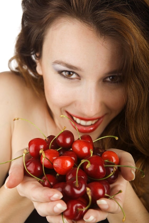 Why sweet cherries clear acne and enhance your skin.